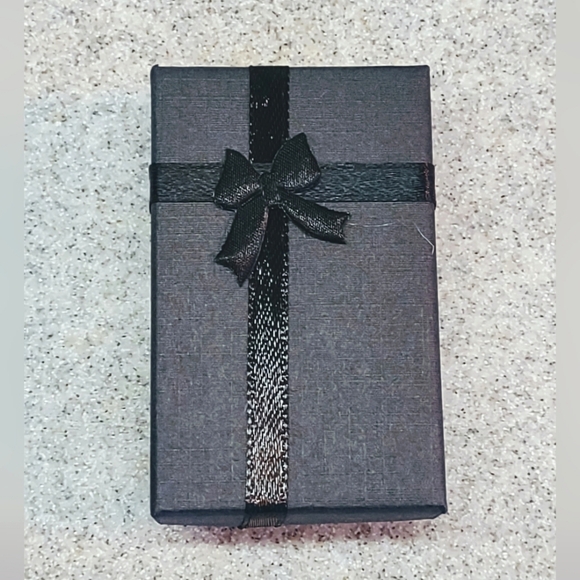 STAINLESS STEEL MANUAL NOSE HAIR CLIPPERS - Picture 6 of 6